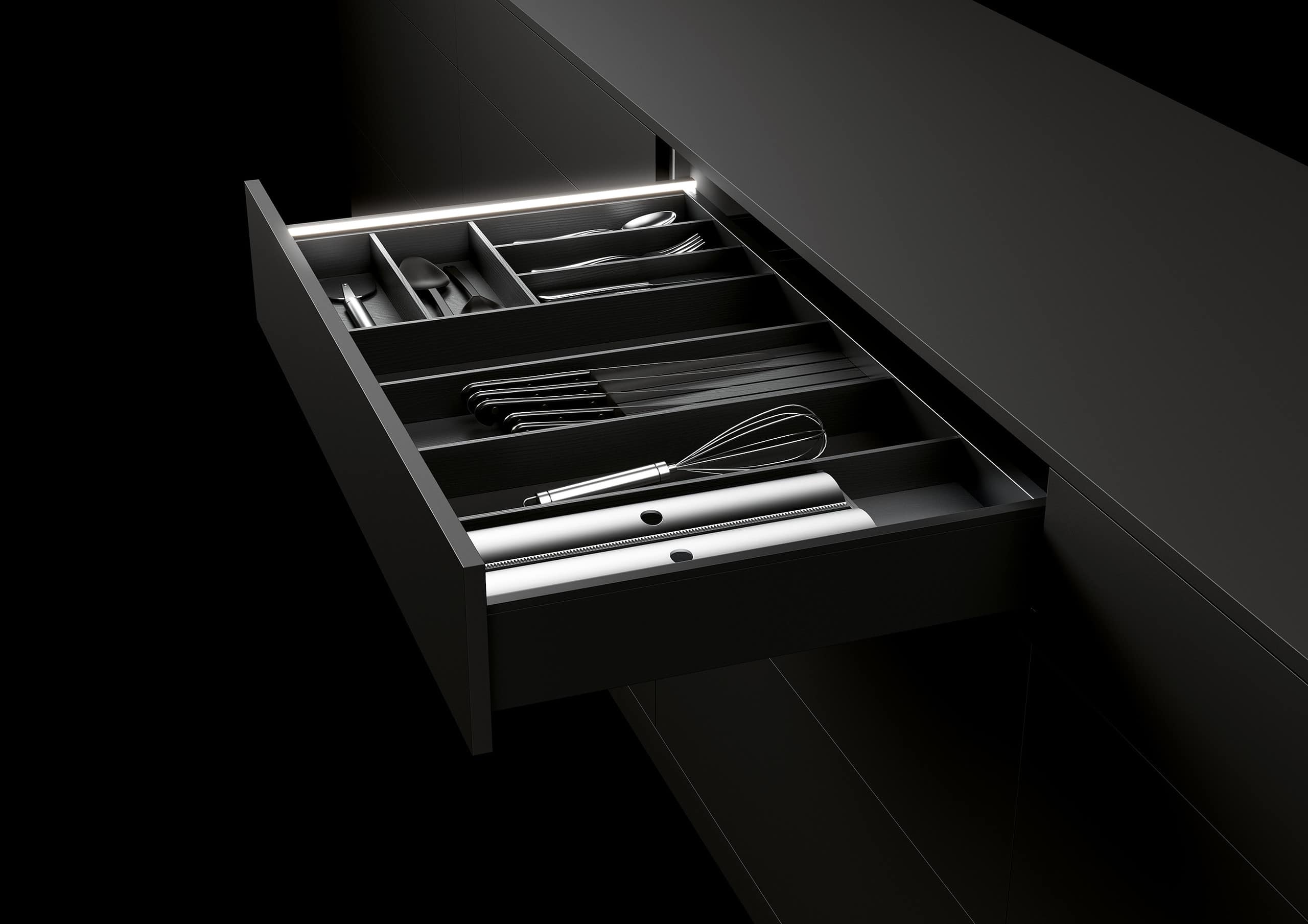 Cutlery and utensil tray