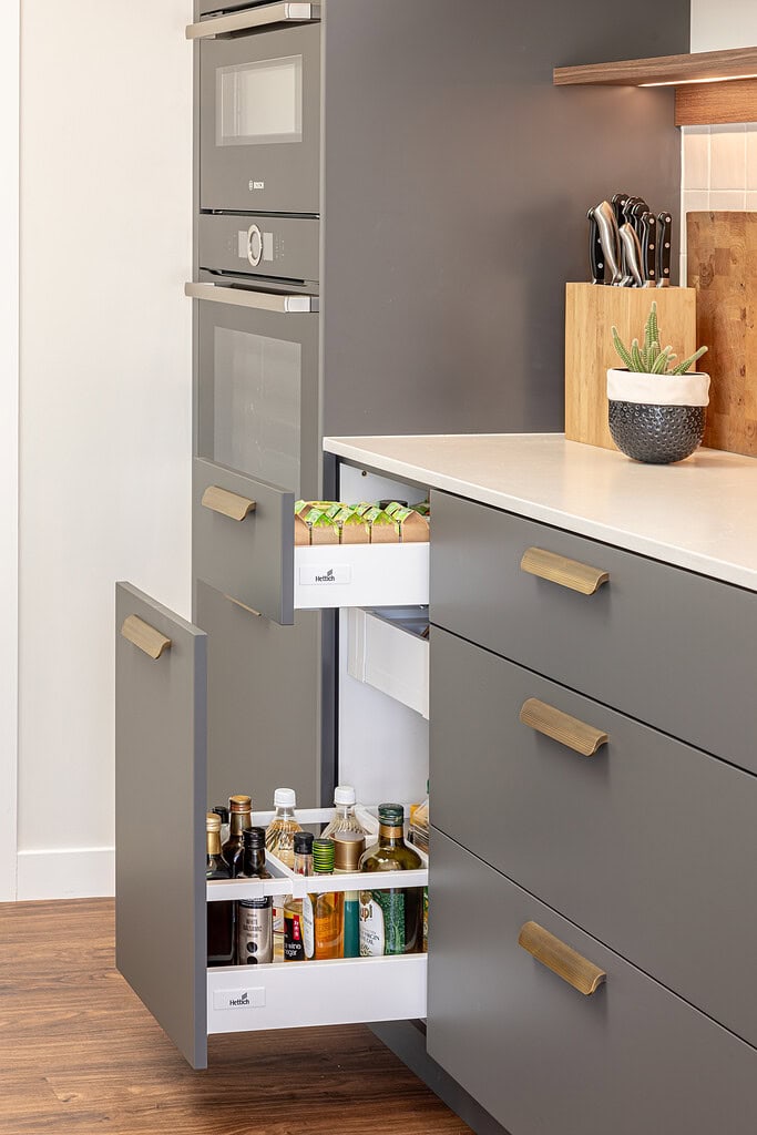 White InnoTech Atira drawers in S [cutlery drawer] and XL [pot-and-pan] with organisation. Includes internal drawer. 
